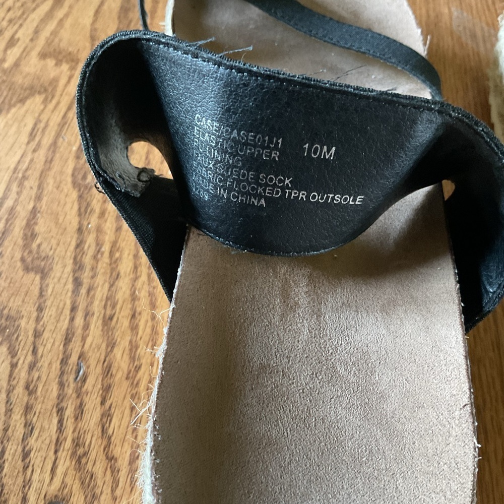 Madden Girl Black and Tan Comfort Sandals size 10 - Picture 4 of 6